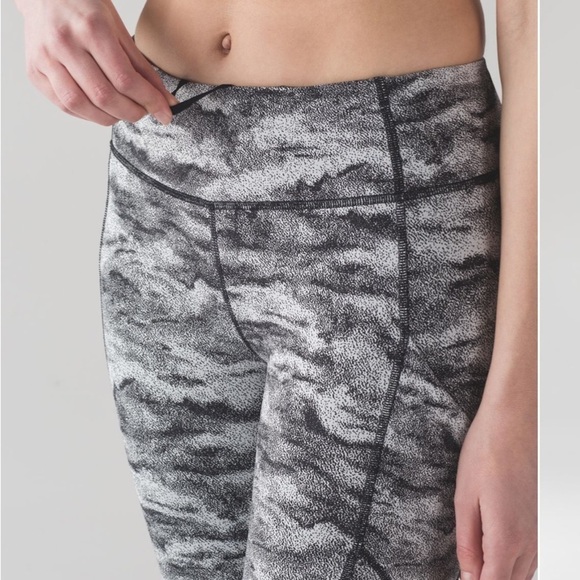 lululemon Speed Tight V Power Luxtreme Hazy Days Legging - Picture 5 of 16